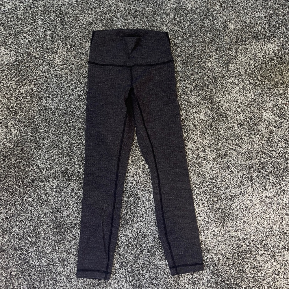 Lululemon Black Printed Wunder Unders 7/8
